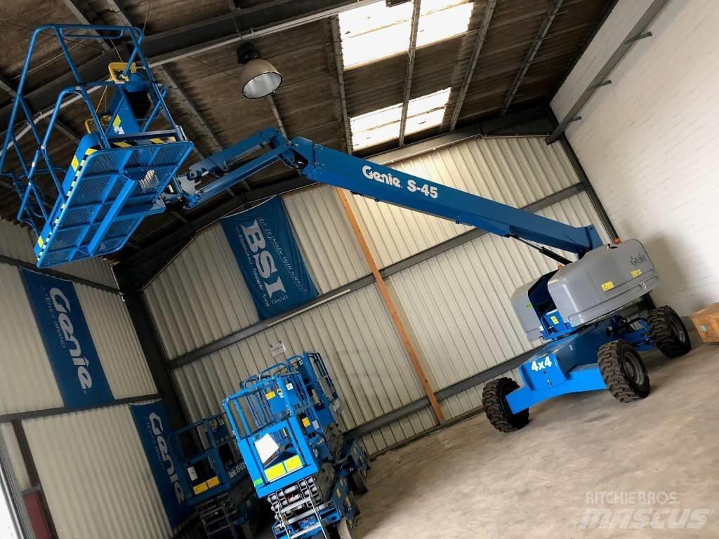 Genie S-45XC 견인식 전동이동 리프트