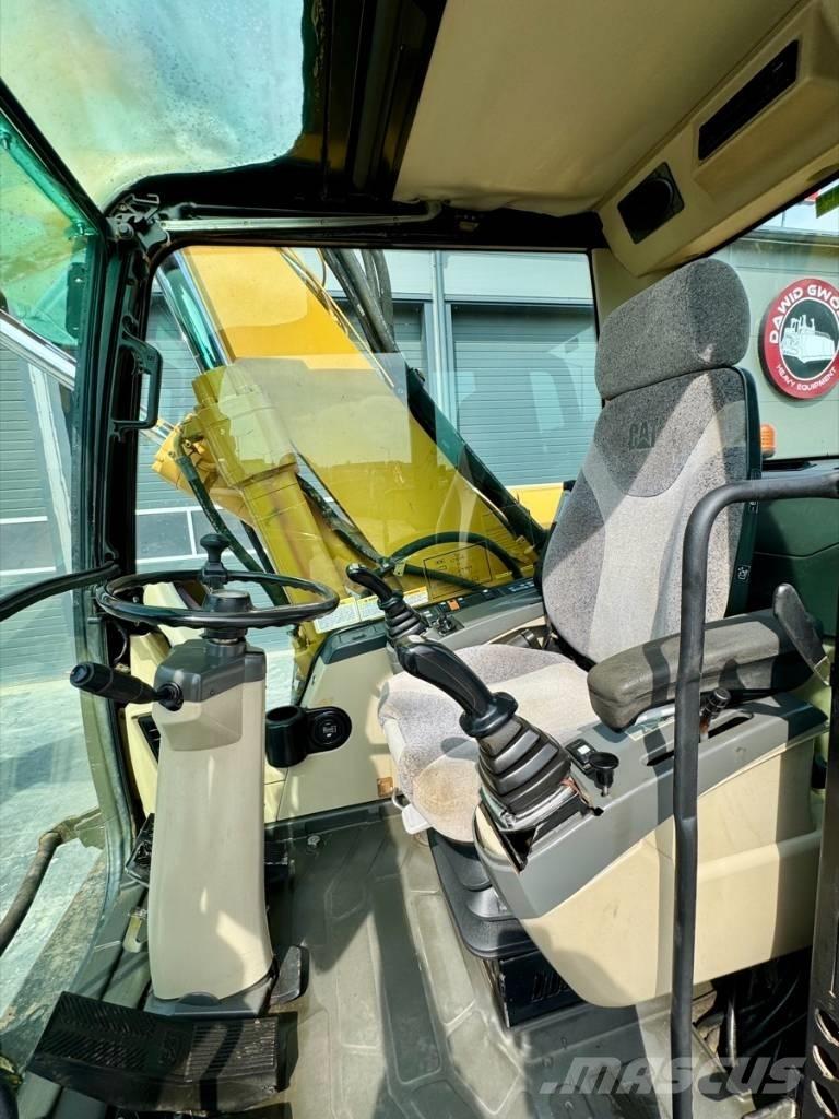 CAT M 318 C  휠 굴삭기