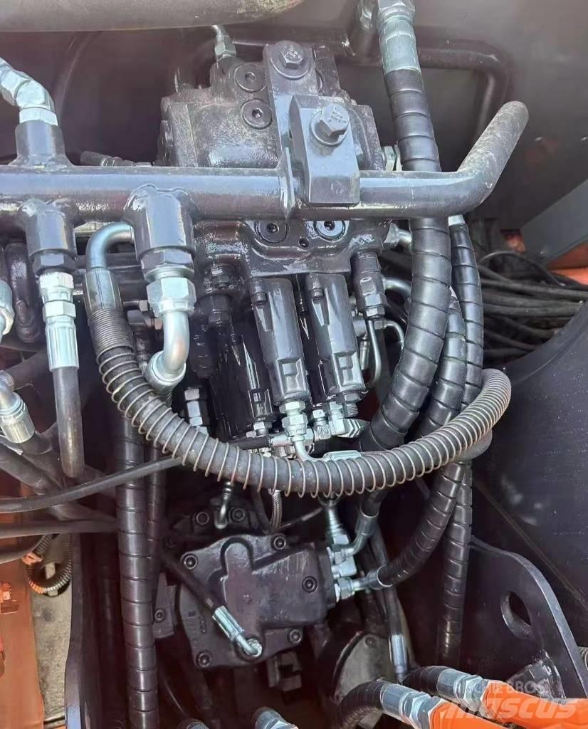 Hitachi 70 대형 굴삭기 29톤 이상