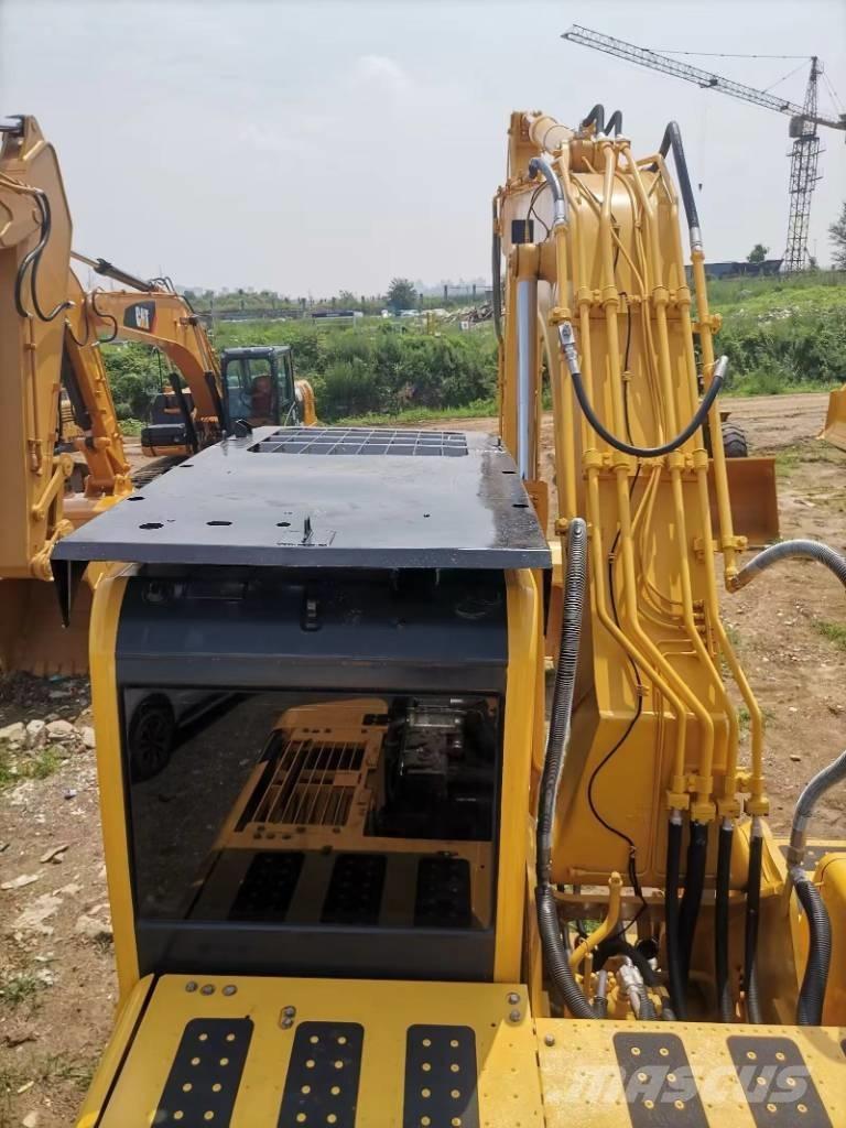 Komatsu PC 220-8 대형 굴삭기 29톤 이상