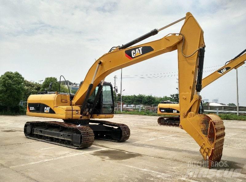 CAT 323 대형 굴삭기 29톤 이상