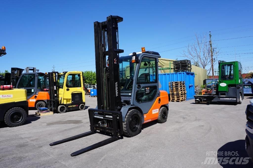 Toyota 52-8FDJF35 디젤 지게차