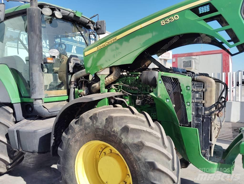 John Deere 8330 트랙터