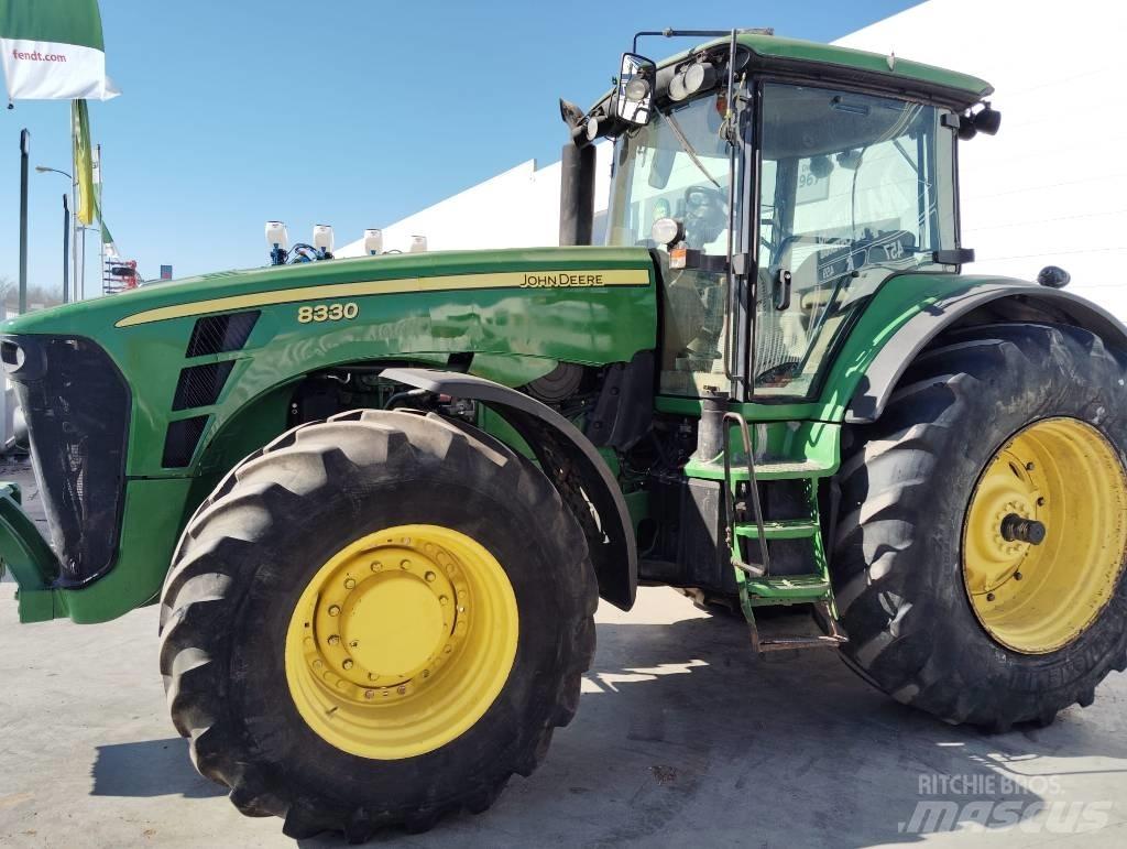 John Deere 8330 트랙터