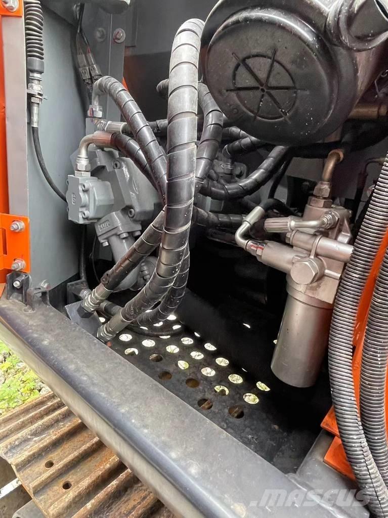 Hitachi ZX 70 소형 굴삭기 7톤 미만