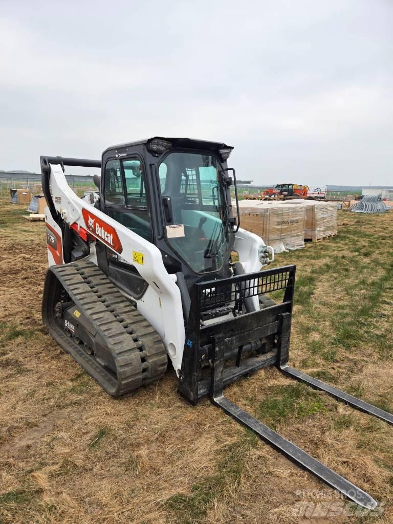 Bobcat T 76  스키드로더
