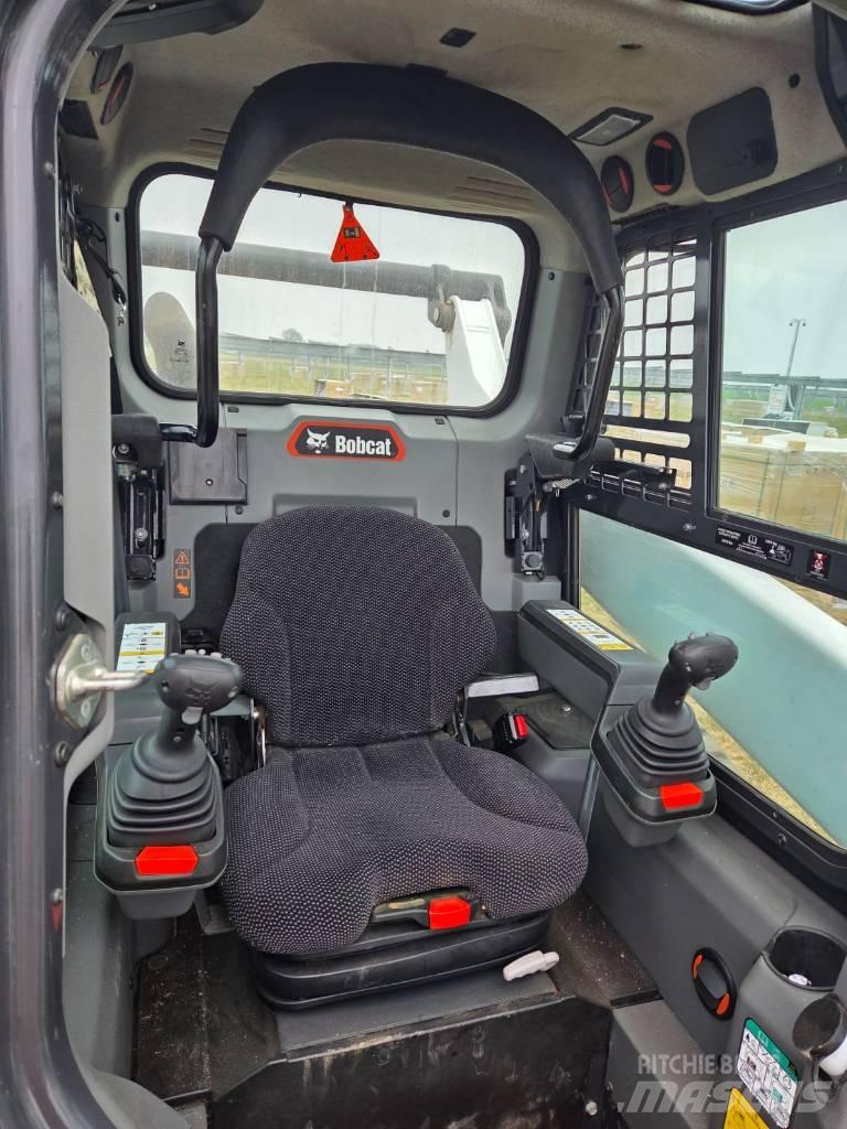 Bobcat T 76  스키드로더