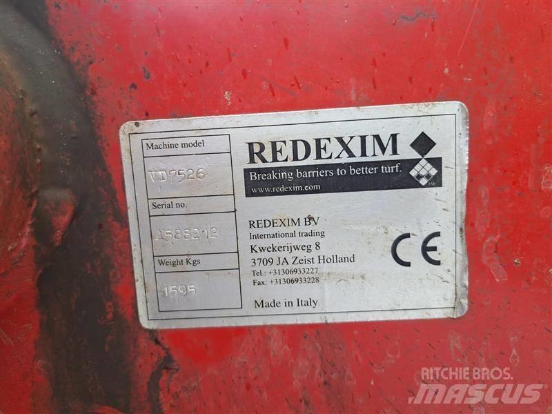 Redexim 7526 통풍기와 잔디띄개