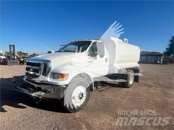 Ford F750 탱커 트럭