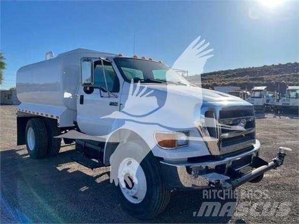 Ford F750 탱커 트럭