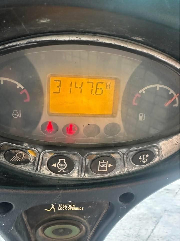 Bobcat T 590  스키드로더