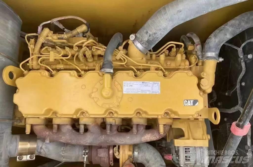 CAT 320 D 대형 굴삭기 29톤 이상
