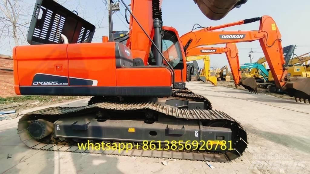 Doosan DX 225 대형 굴삭기 29톤 이상
