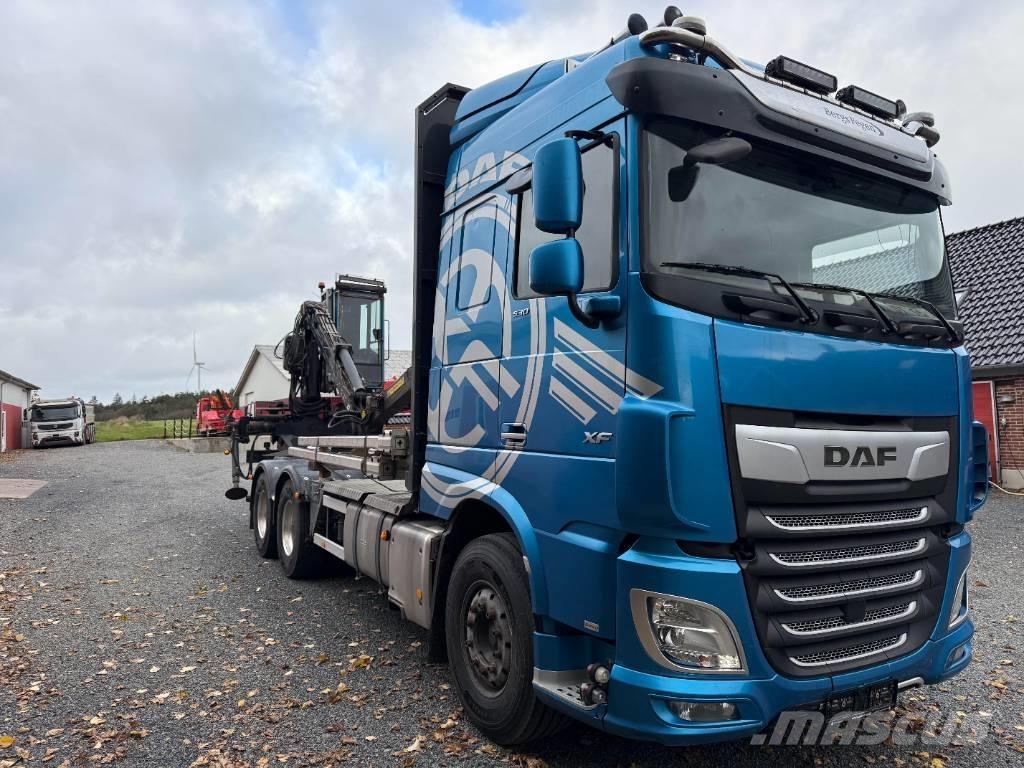 DAF XF 530 6x4 산림 기계 운반 트럭