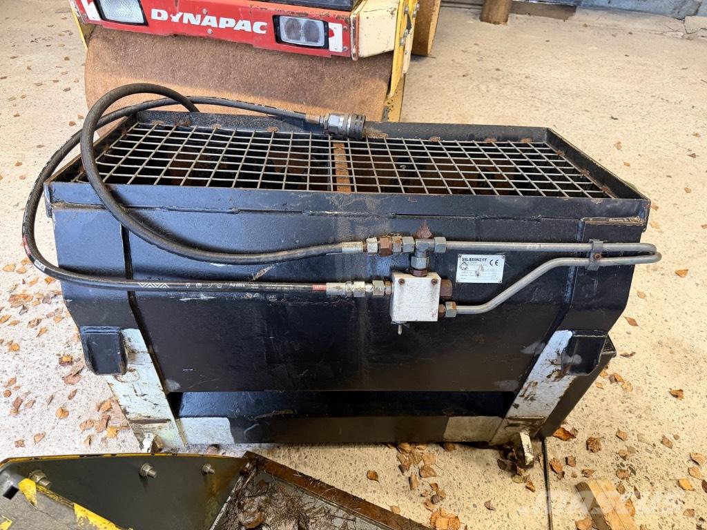 Vila Hiekoitin 컴팩트 트랙터 어태치먼트