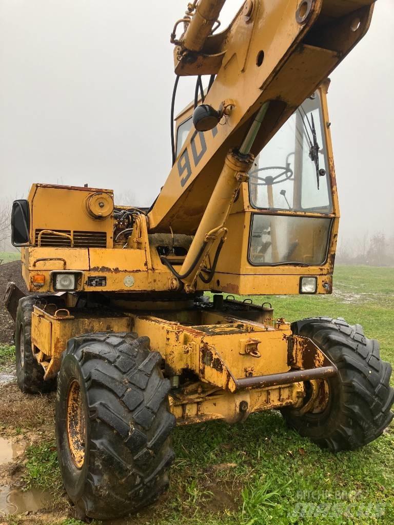 Liebherr A 901 C  휠 굴삭기