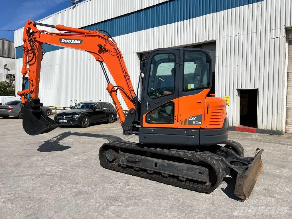 Doosan DX 80 R 중형굴삭기 7톤-28톤