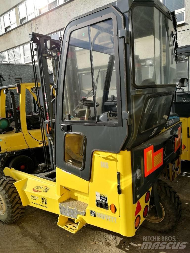 Moffett M8 35.3 험지용 트럭