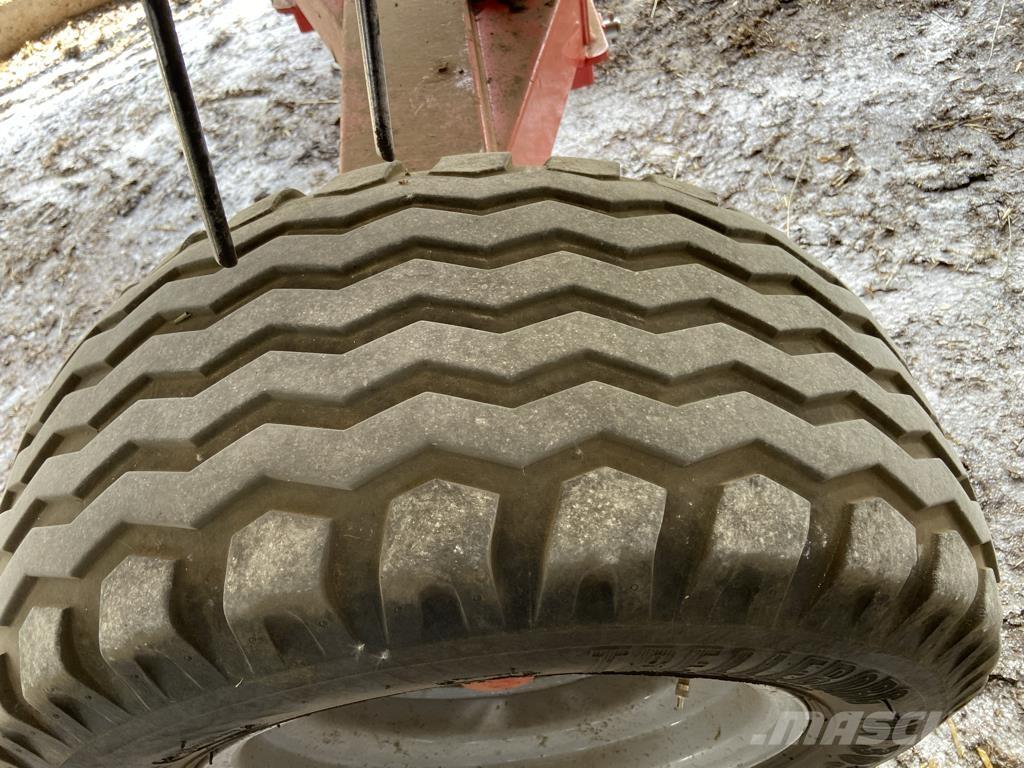 Kuhn GF 13012 T 갈퀴 및 테더