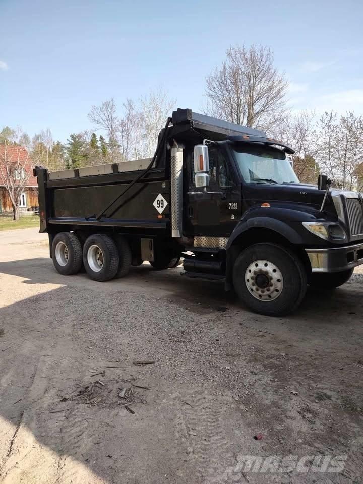 International 7500 덤프 트럭
