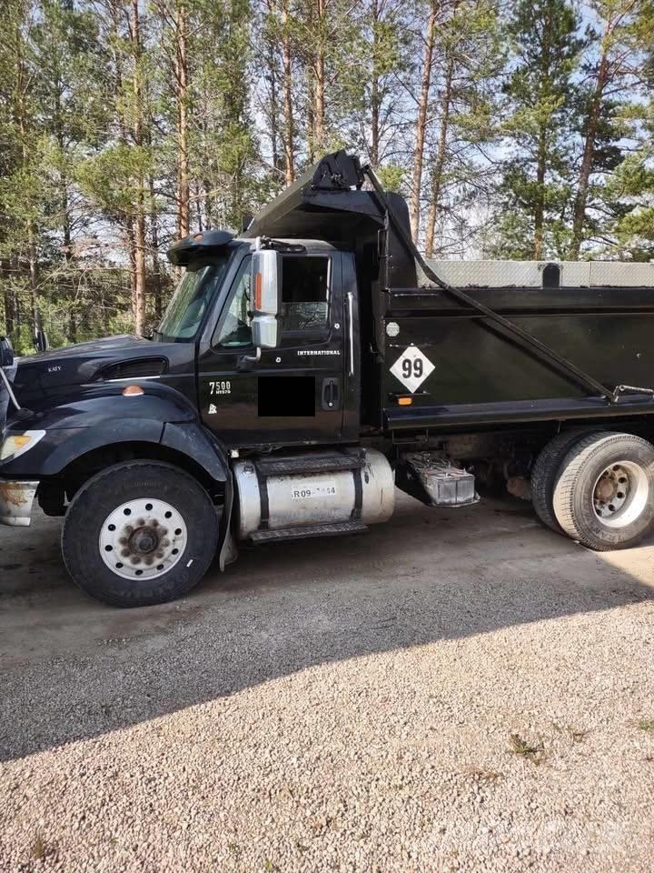 International 7500 덤프 트럭