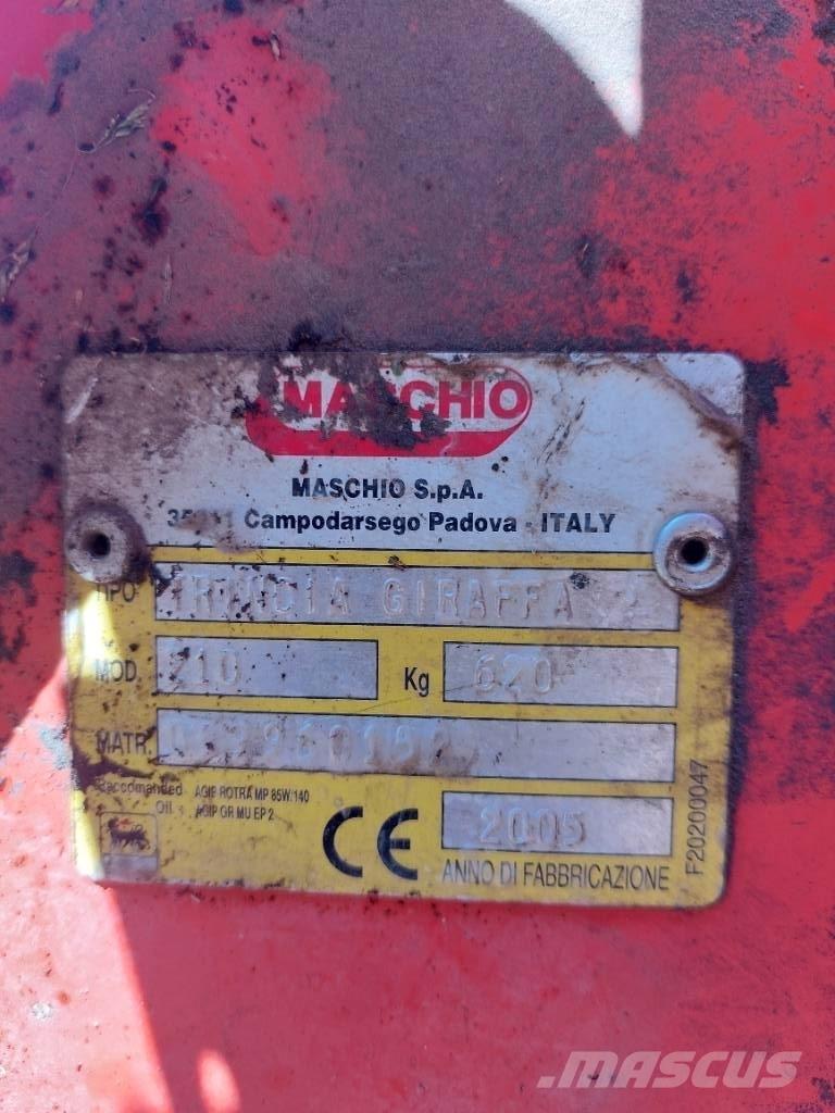 Maschio Giraffa 210 목장 제초기 및 토퍼