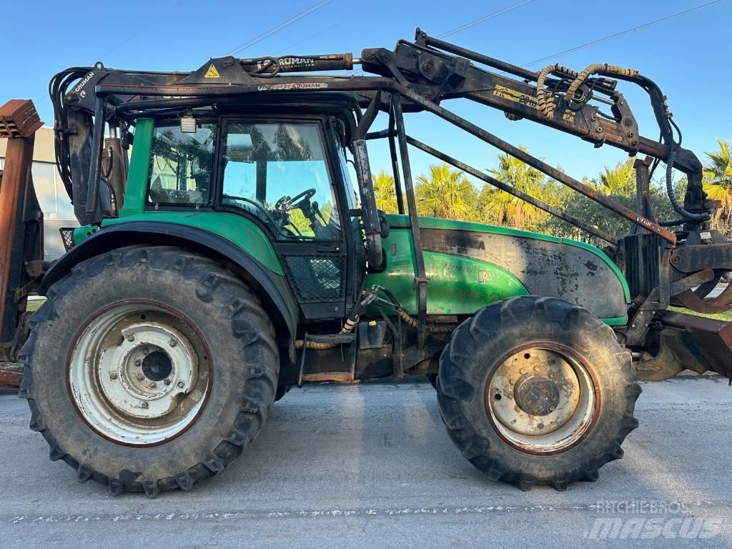 Valtra T130 임업용 트랙터