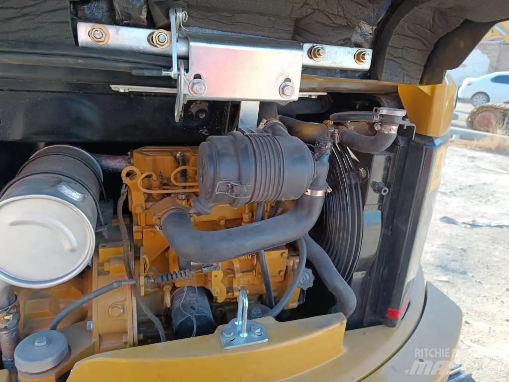 CAT 303 CR 소형 굴삭기 7톤 미만