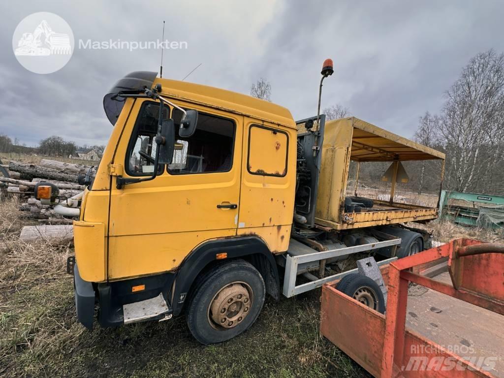 Mercedes-Benz 1117 L 훅 리프트 트럭