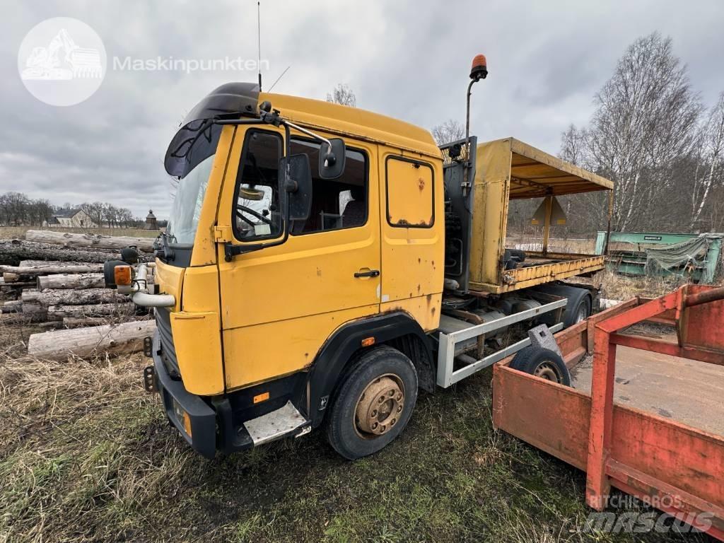 Mercedes-Benz 1117 L 훅 리프트 트럭