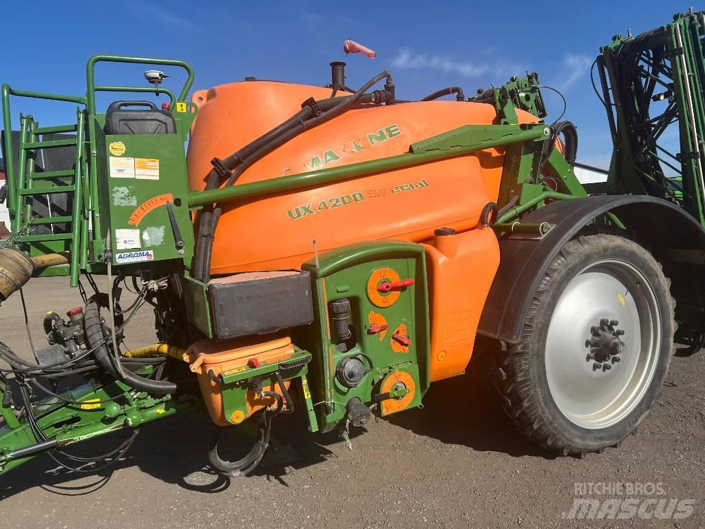 Amazone UX 4200 견인형 분무기