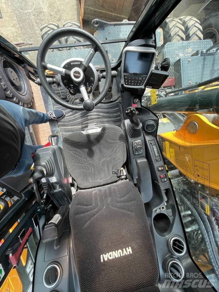 Hyundai HW140  휠 굴삭기