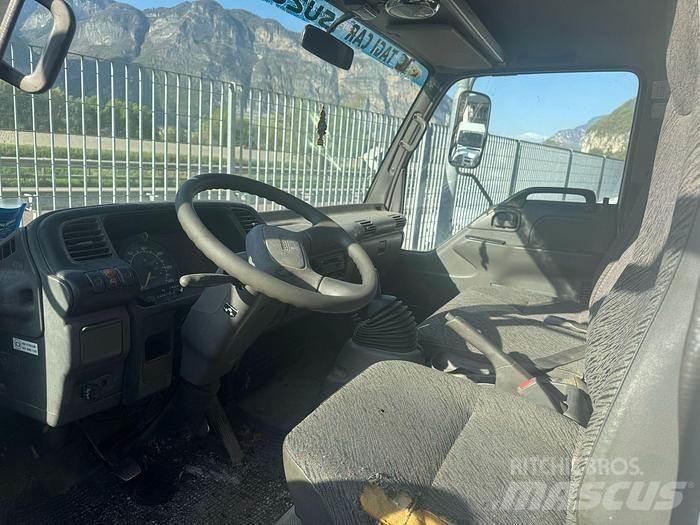 Isuzu 15.75 티퍼 밴