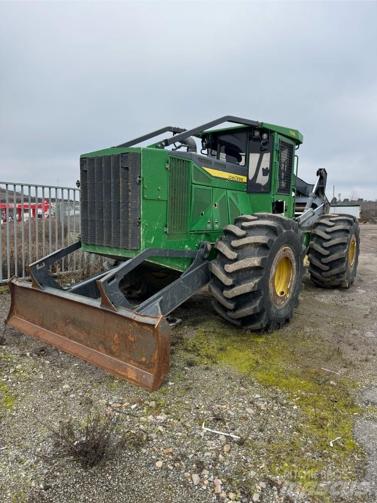 John Deere 748 목재스키더