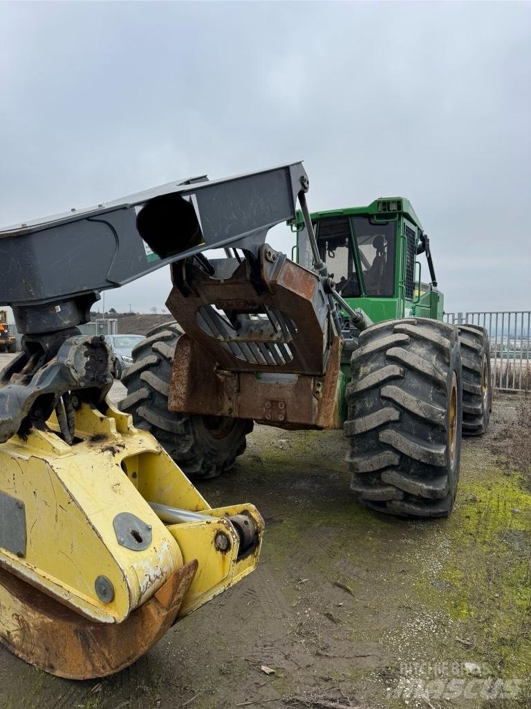 John Deere 748 목재스키더