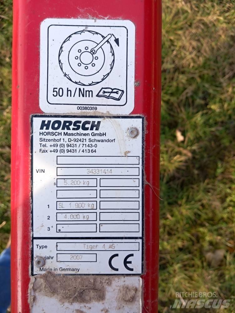 Horsch Tiger 4 AS 끌 달린 쟁기