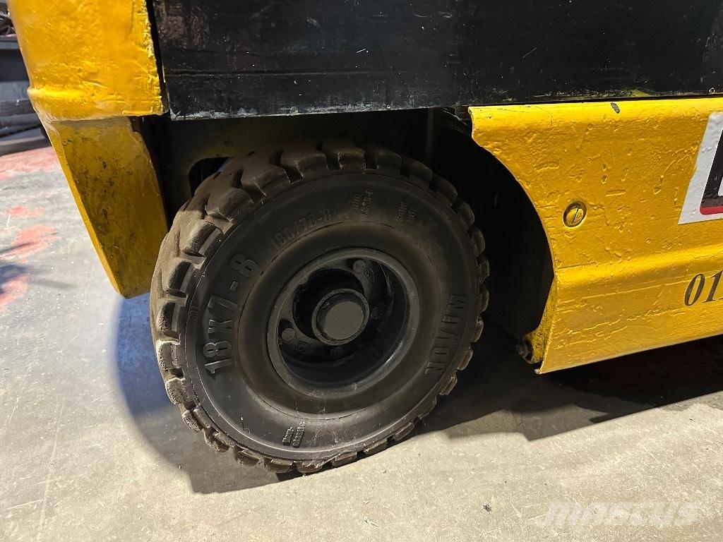 OM E 25 C 전동 지게차