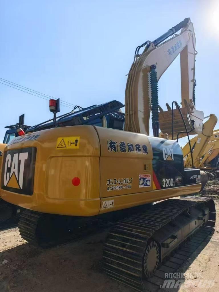 CAT 320 D 대형 굴삭기 29톤 이상