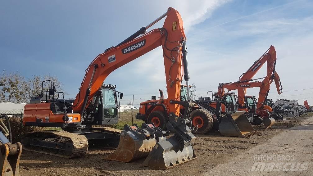 Doosan DX 225 대형 굴삭기 29톤 이상