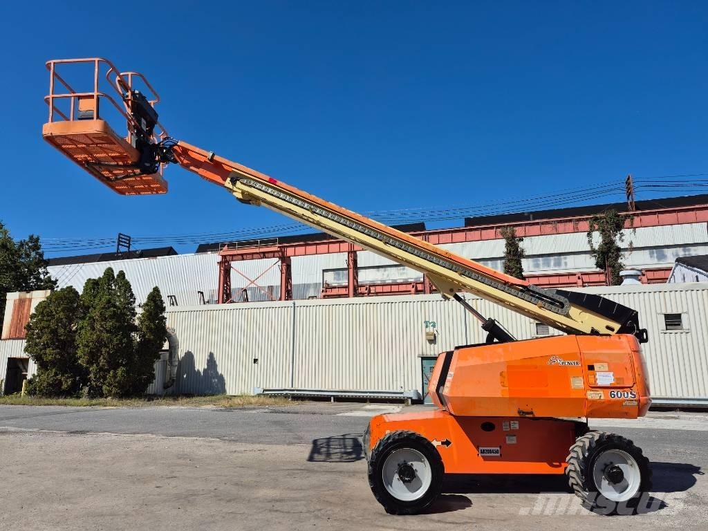 JLG 600 S 견인식 전동이동 리프트