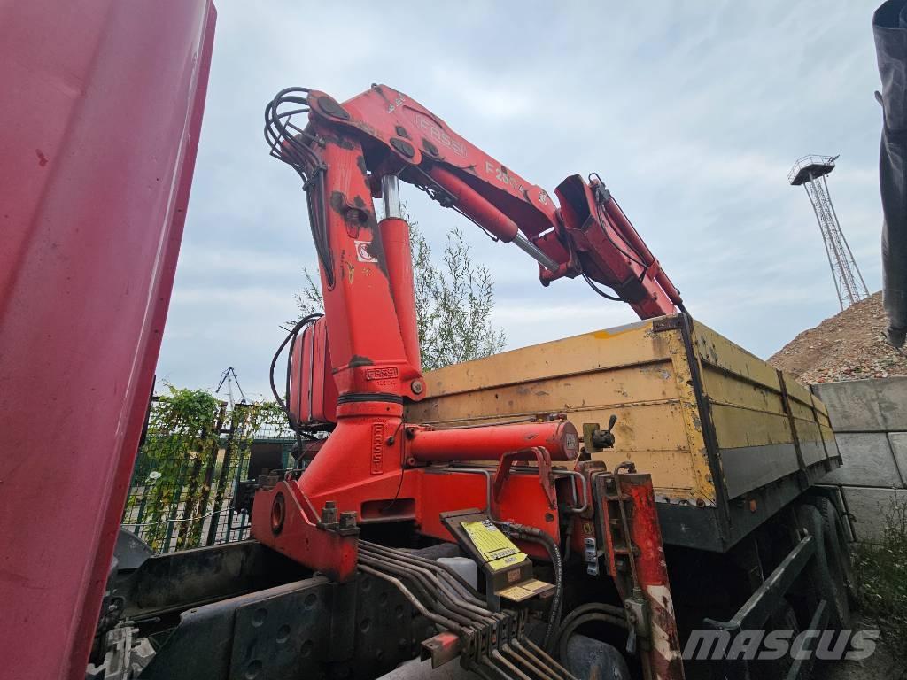 Scania P 94 FASSI 탑차 트럭