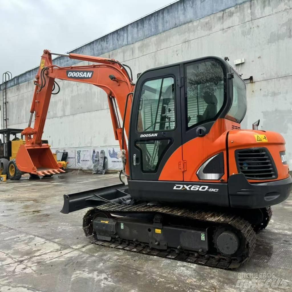 Doosan DX 60-9 C 소형 굴삭기 7톤 미만