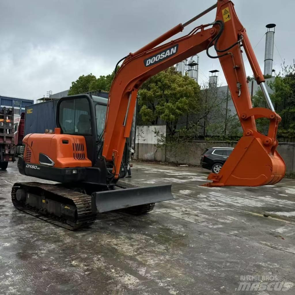 Doosan DX 60-9 C 소형 굴삭기 7톤 미만