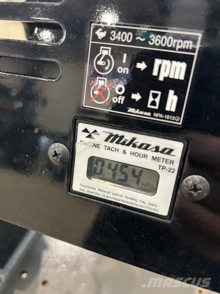 Mikasa Mvh 158 GH 진동롤러