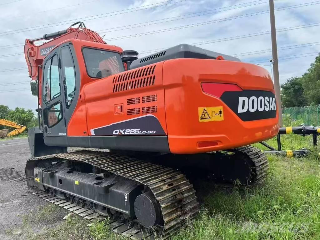 Doosan DX 225LC-9C 대형 굴삭기 29톤 이상