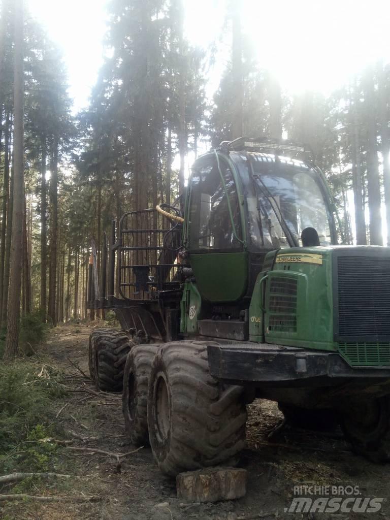 John Deere 1010 E 원목 포워더