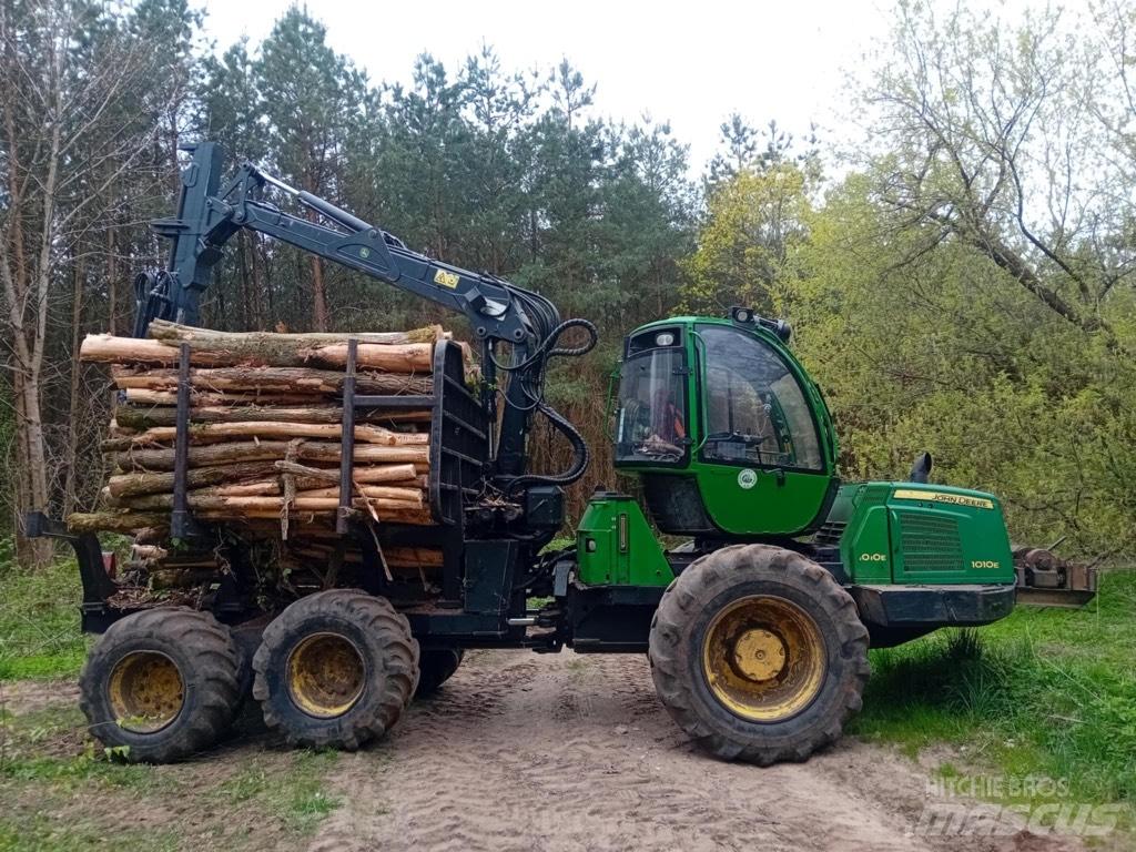 John Deere 1010 E 원목 포워더