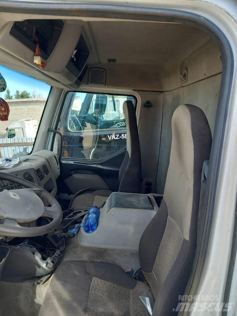 Renault Midlum 240 캐빈 및 인테리어