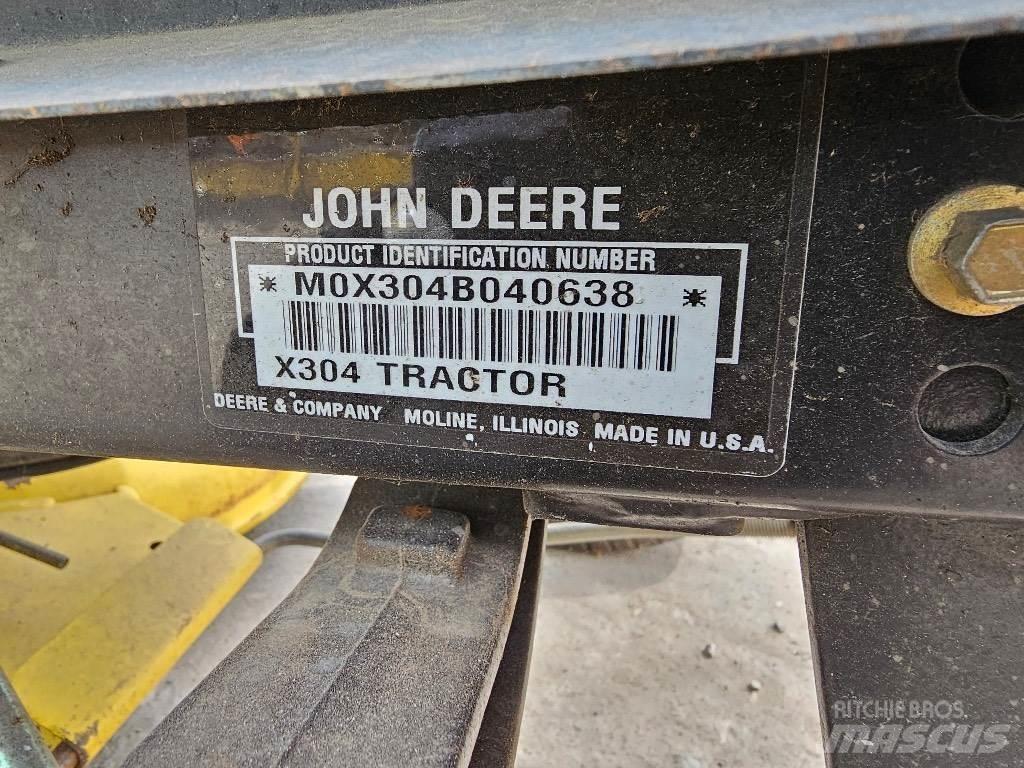 John Deere X 304 탑승형 잔디깎기