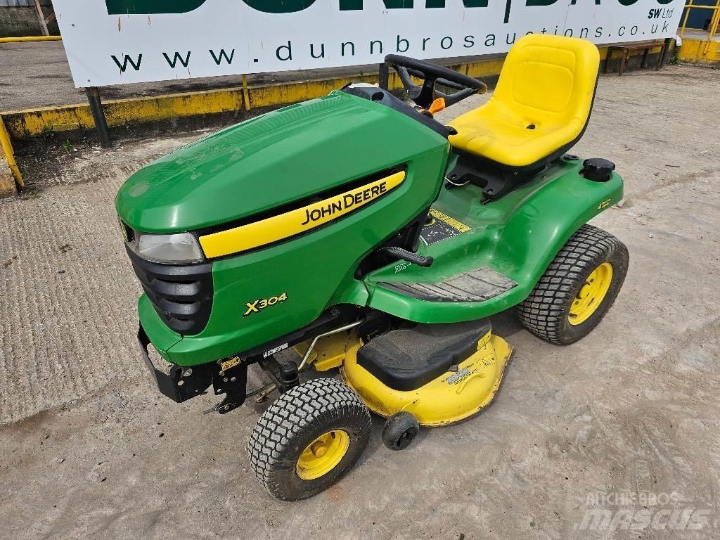 John Deere X 304 탑승형 잔디깎기